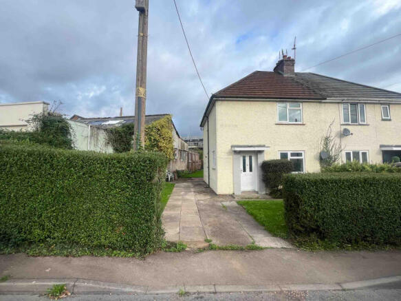 Great location | Three bedrooms | Ready to View N