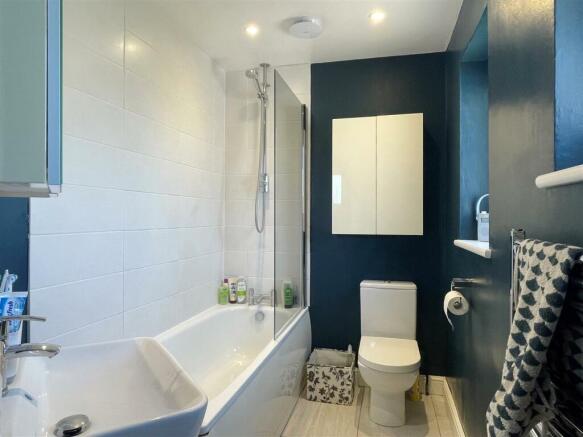 Bathroom 1.JPG