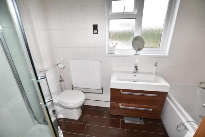FIRST FLOOR BATHROOM/WC