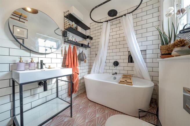 FAMILY BATHROOM