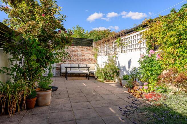 COURTYARD 1