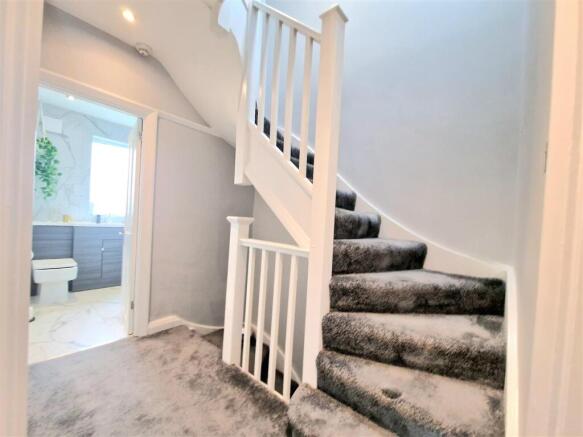 FIRST FLOOR LANDING