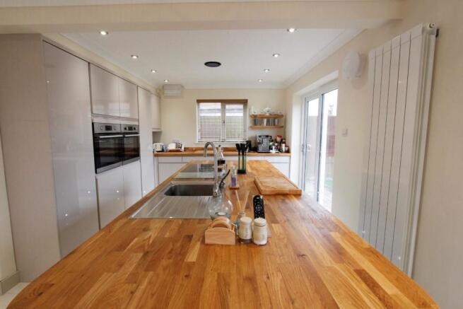 Kitchen (3).JPG