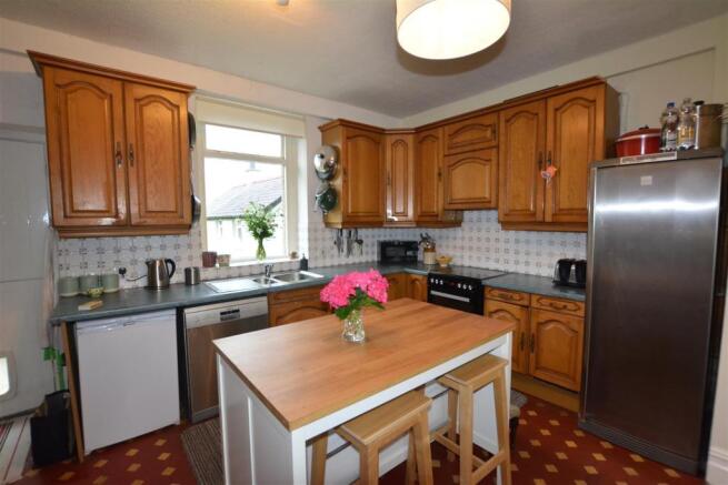The fitted kitchen