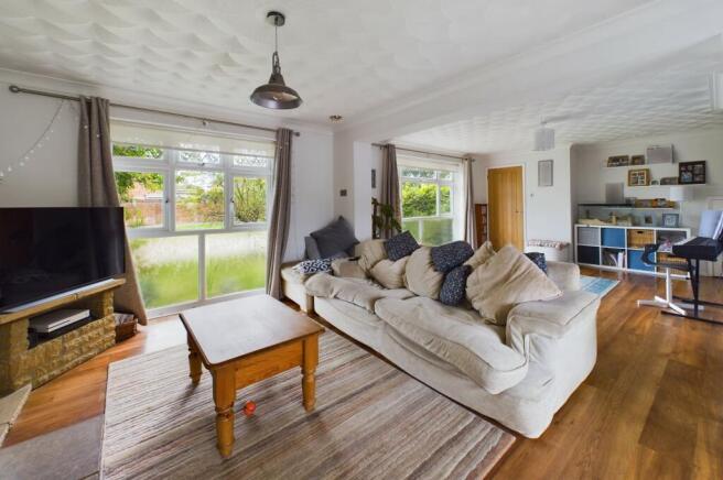CAM02545G0-PR0050-STILL019