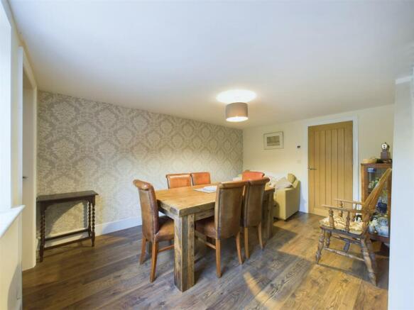 Dining room: