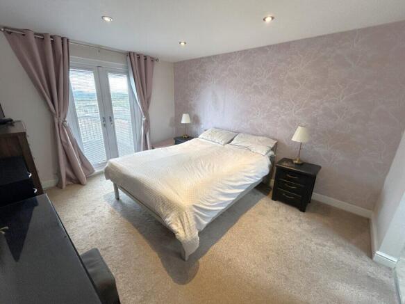 4 bed Semi-Detached Bungalow for sale Image 9