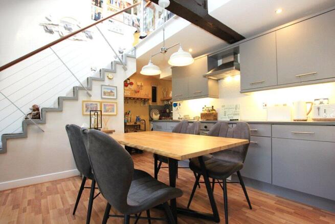 2 bed Apartment for sale Image 4