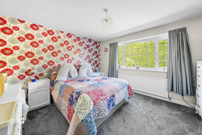 5 bed Detached for sale Image 11