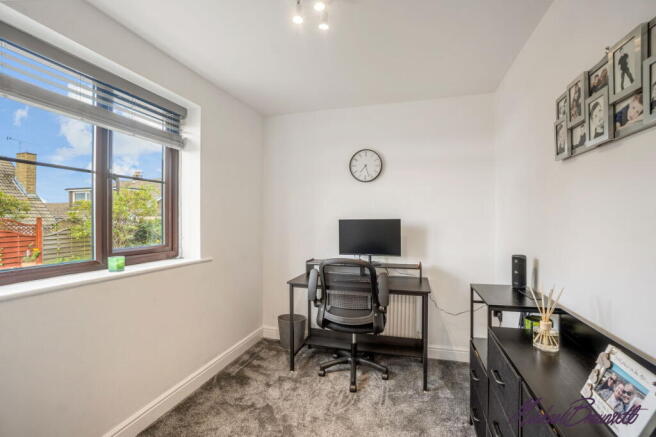 5 bed Detached for sale Image 10