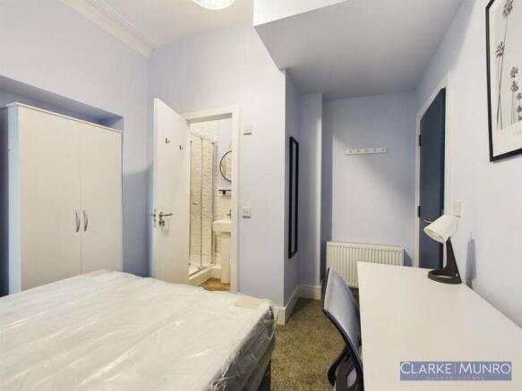 5 bed Town House to rent Image 7