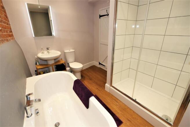 GROUND FLOOR BATHROOM