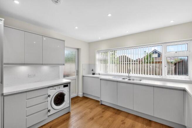 3 bed Semi-Detached for sale Image 4