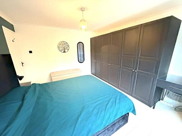 3 bed House to rent Image 8