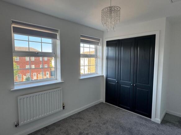 3 bed Town House for sale Image 7