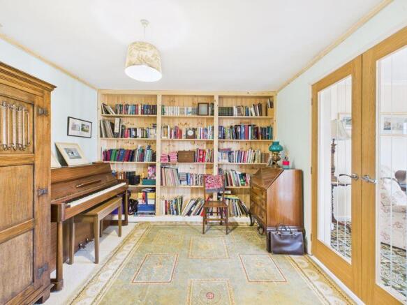 Bedroom/study
