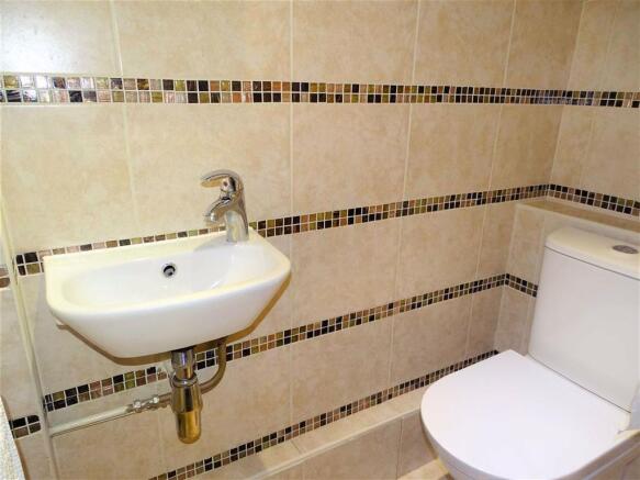 MODERN REFITTED CLOAKROOM
