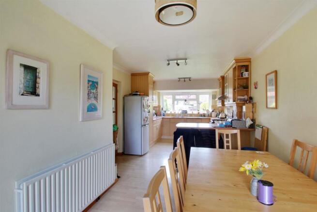 Kitchen Diner Long Aspect.jpg