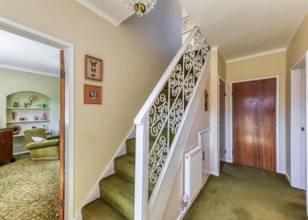 28 Springhill Park-hall2.jpg