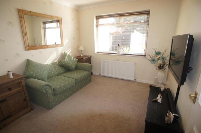 DINING ROOM/BEDROOM 