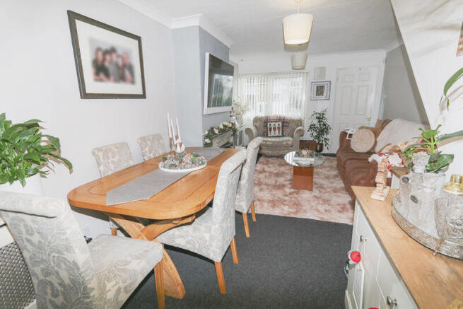 Lounge/ Dining Room (2)