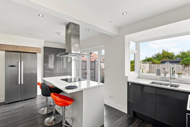 4 bed Semi-Detached for sale Image 5