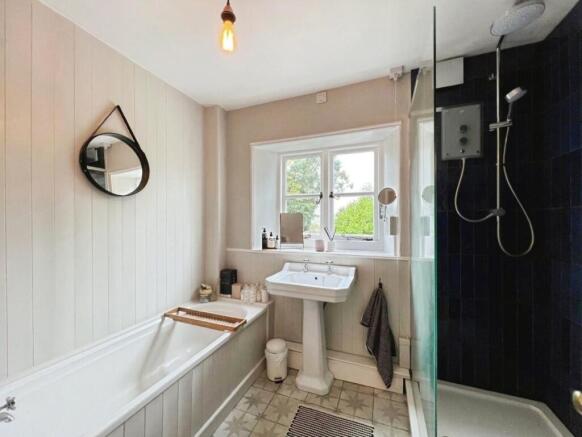 pbox-bathroom-331082.jpg