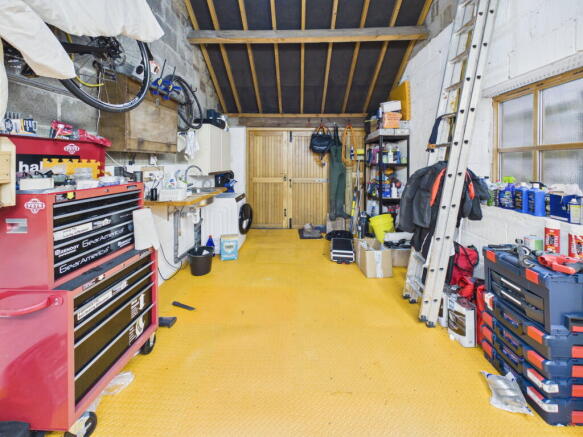 4 bed Detached to rent Image 12