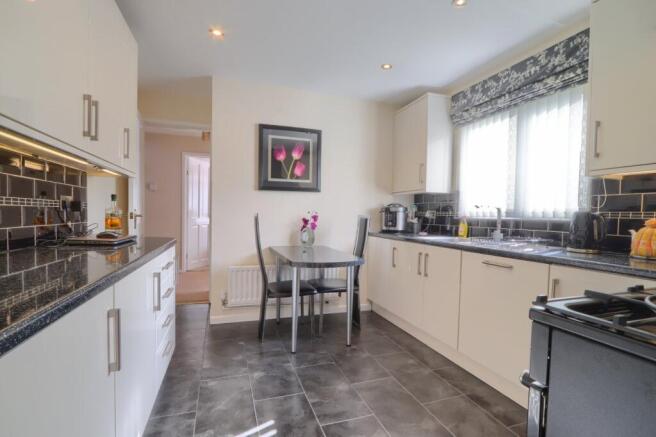 4 bed Detached for sale Image 7