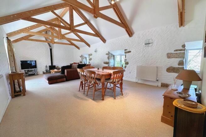 SITTING/DINING ROOM