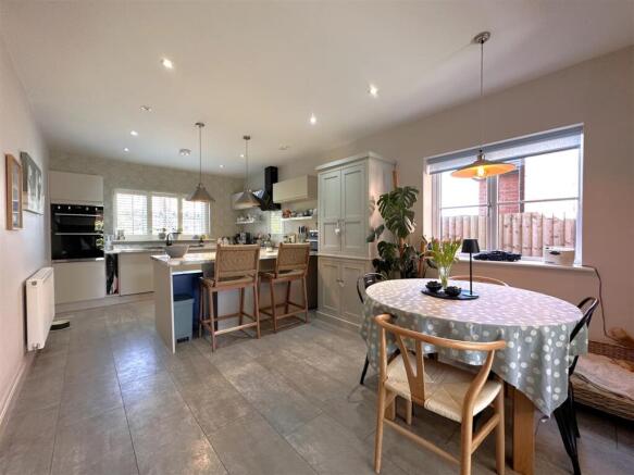 Open-Plan Dining Kitchen 127