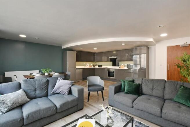 5 bed Apartment to rent Image 10