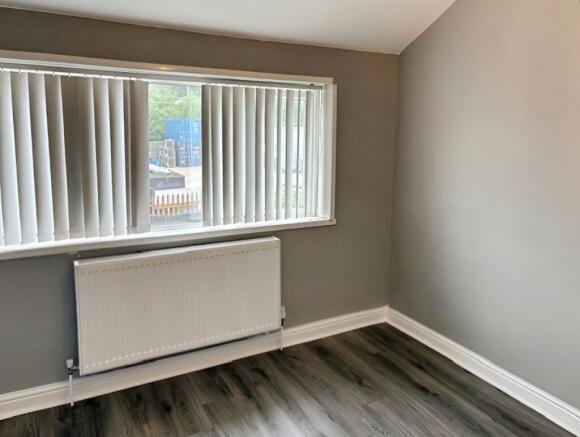1bbe67f9-Bedroom 201