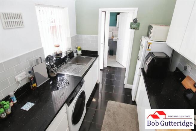 FITTED KITCHEN