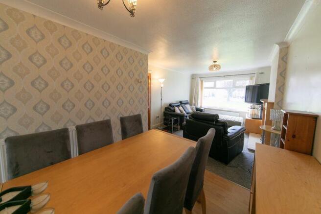 Dining room & lounge