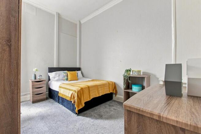 4 bed House to rent Image 8
