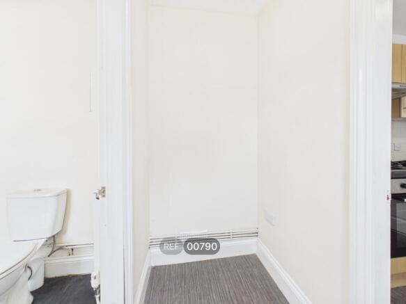 2 bed Terraced to rent Image 9