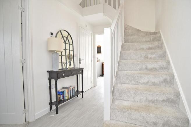 4 bed Detached to rent Image 5