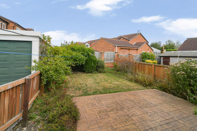 2 bed Semi-Detached Bungalow to rent Image 12