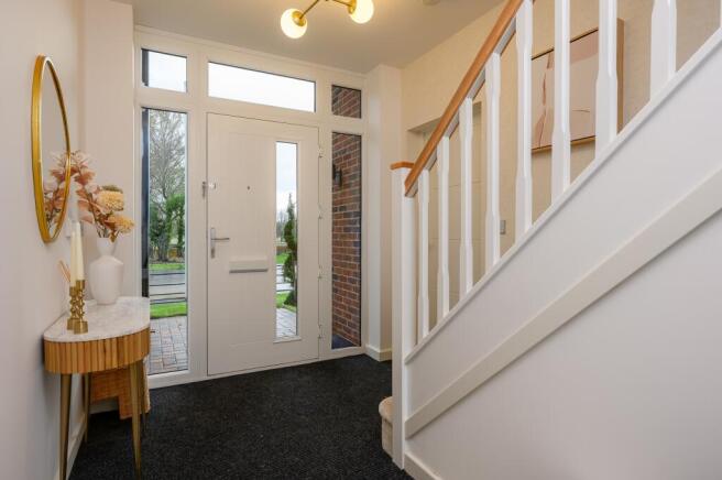 5 bed Detached for sale Image 10