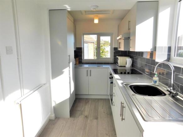 KITCHEN 1.JPG