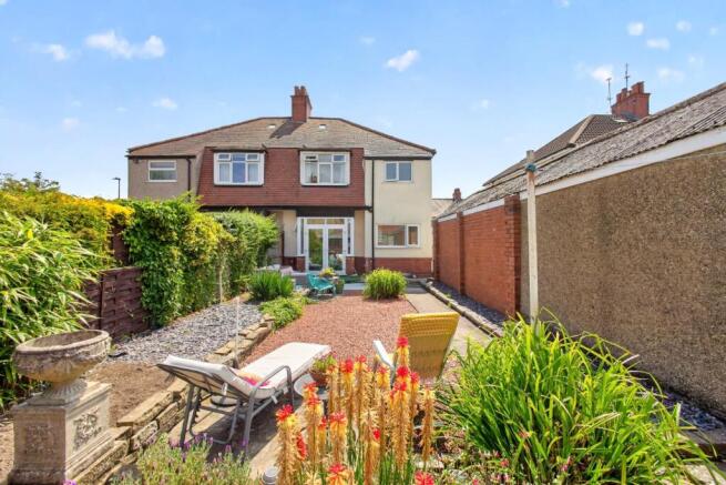 3 bed Semi-Detached to rent Image 4