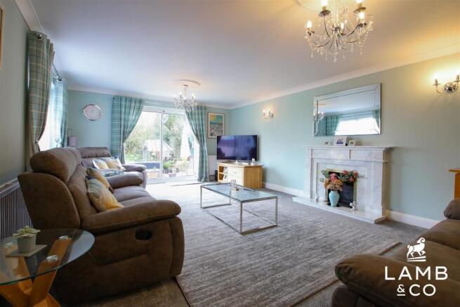 LOUNGE: