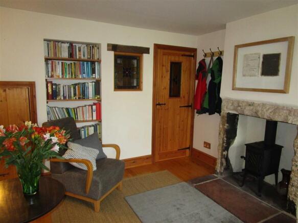 SITTING ROOM/RECEPTI