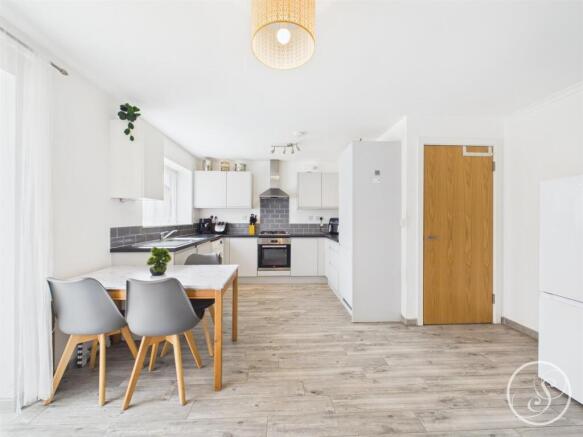 KITCHEN/LIVING AREA