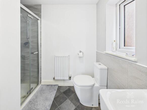 4 bed Detached for sale Image 11