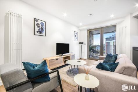 Royal Docks West, Western Gateway, E16