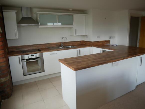 2 bed Apartment to rent Image 5