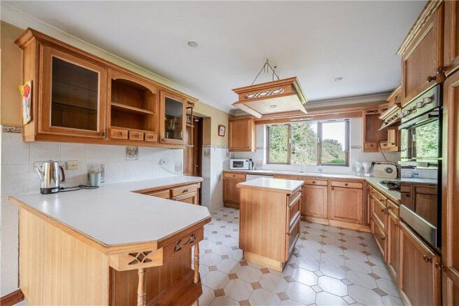 5 bed Detached for sale Image 6