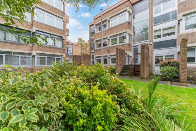 1-bed flat on 12 Lethington Ave, Shawlands, Glasgow, G41, £135,995